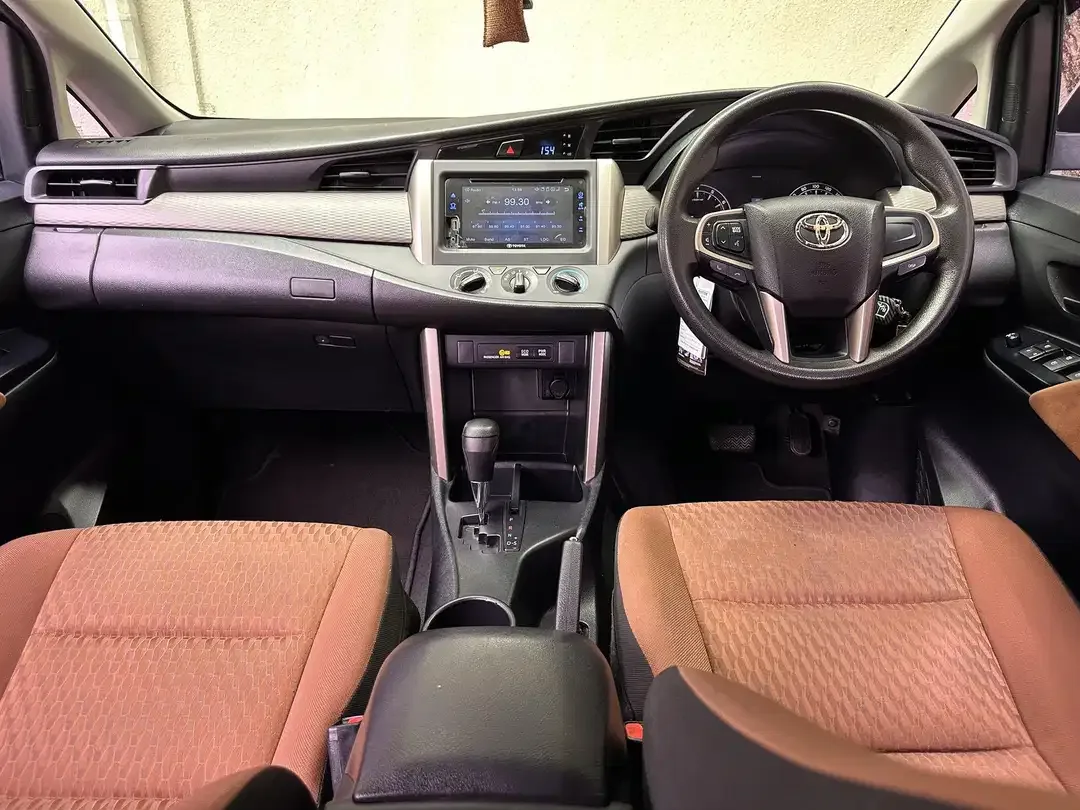 INNOVA REBORN G AT BENSIN 2017 HITAM - Image 9 of 10
