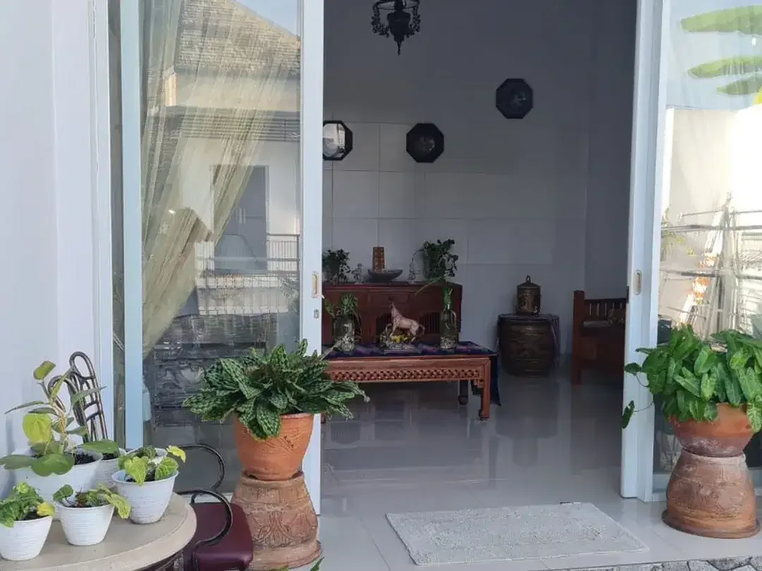 Freehold-Family-Friendly House for Sale in Padang Sambian, Bali - Image 1 of 10