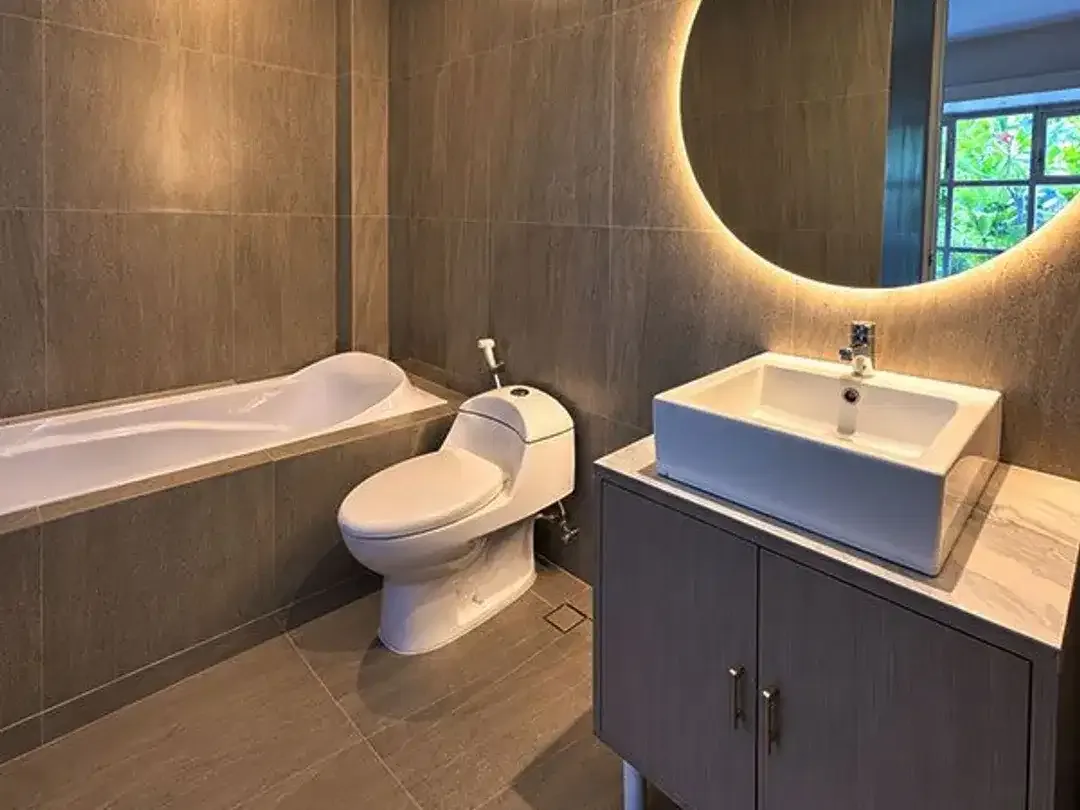 AMR-093.SRC | For Monthly Rent – 2-Bedrooms Suite Apartment in Legian Kuta - Image 3 of 10