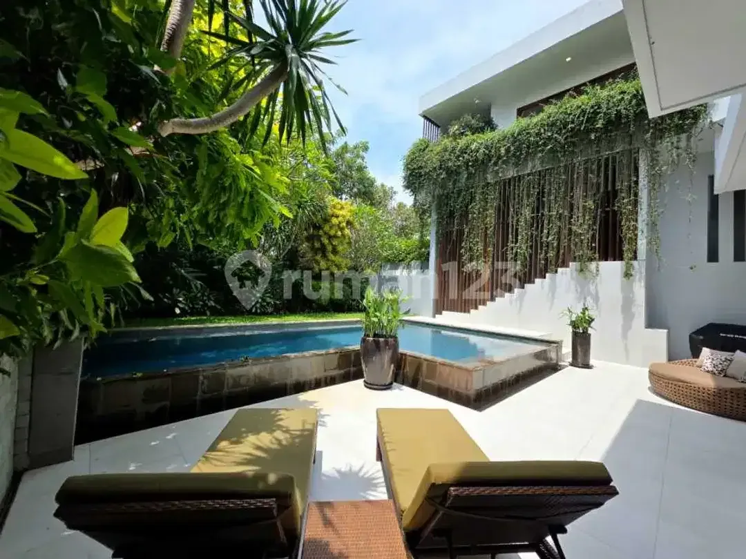 Multi-Level 4Bedroom Modern Tropical Luxury Villa For Sale - Image 10 of 10