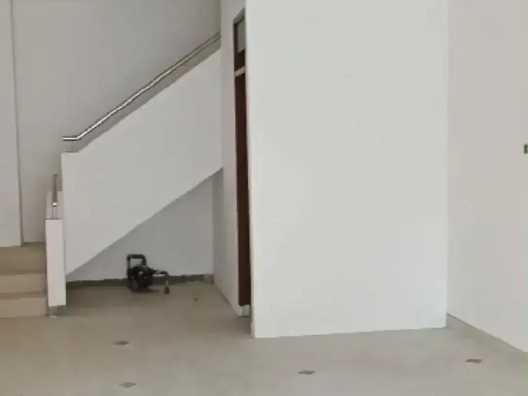 DIJUAL / DISEWAKAN — RUKO 3 LANTAI KONDISI BARU RENOVASI LOKASI KUTA - Image 5 of 5