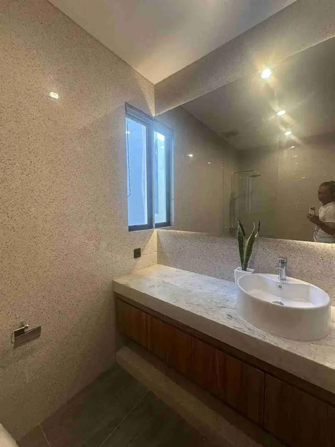 dijual villa baru lantai 2 lokasi semer kerobokan - Image 5 of 10
