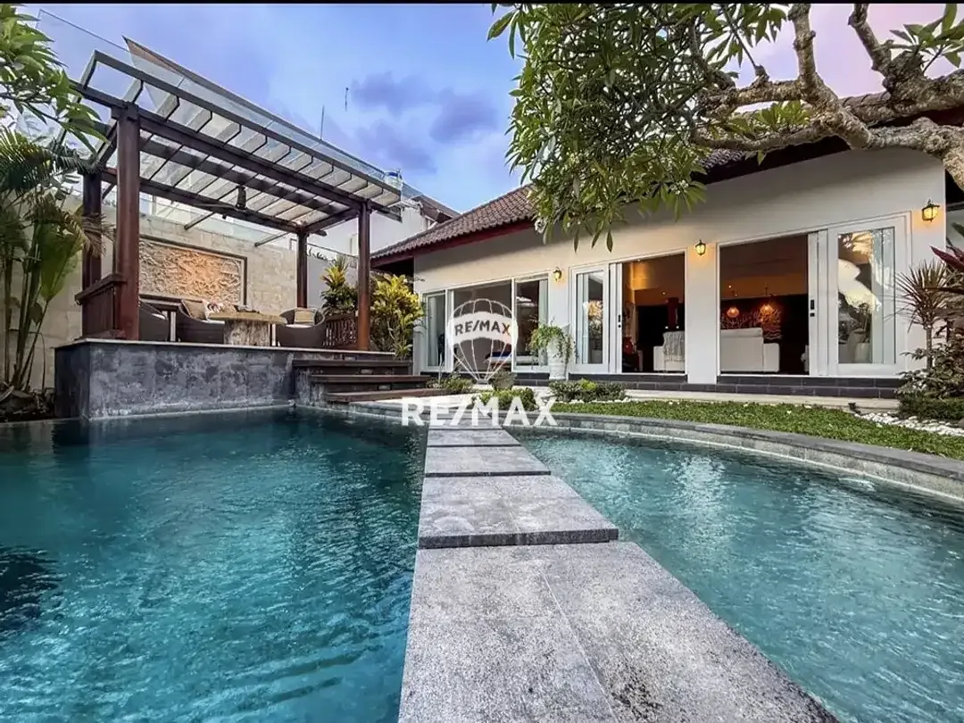 Dijual Villa Dekat Pantai Berawa Dan Finns & Beach Club Di Canggu, Bali - Image 1 of 10