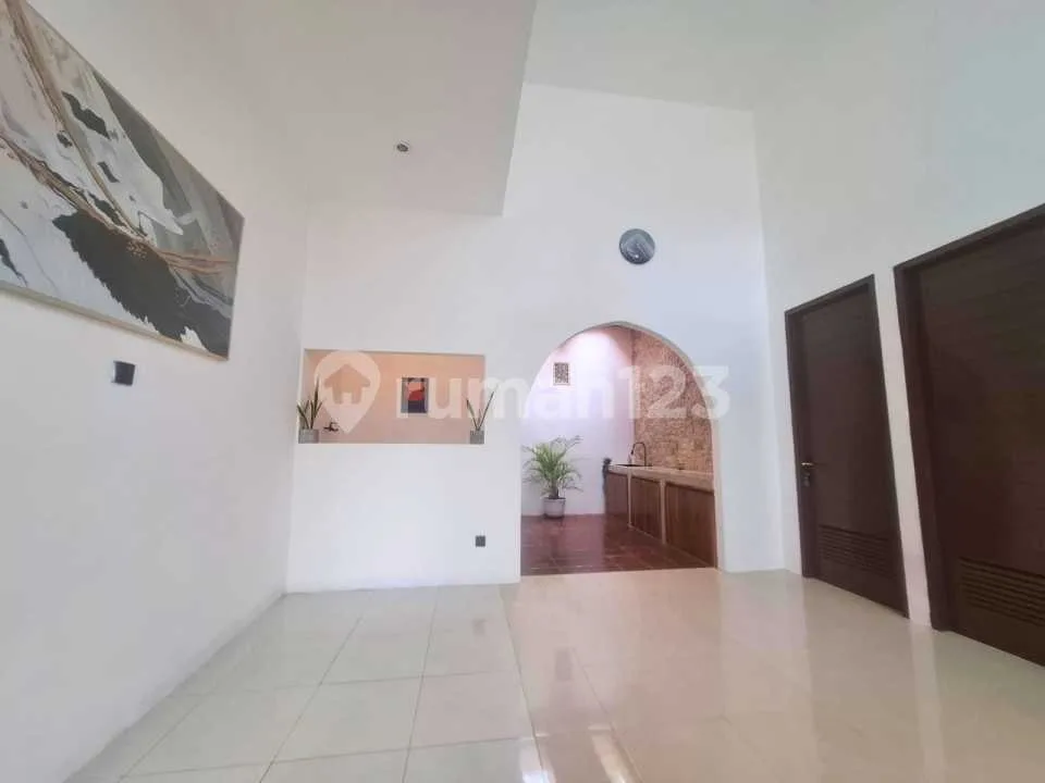 Rumah Siap Huni di Cluster One Gate System Samatha Residence Mumbul Nusa Dua Tipe Modern Tropical Murah - Image 3 of 4
