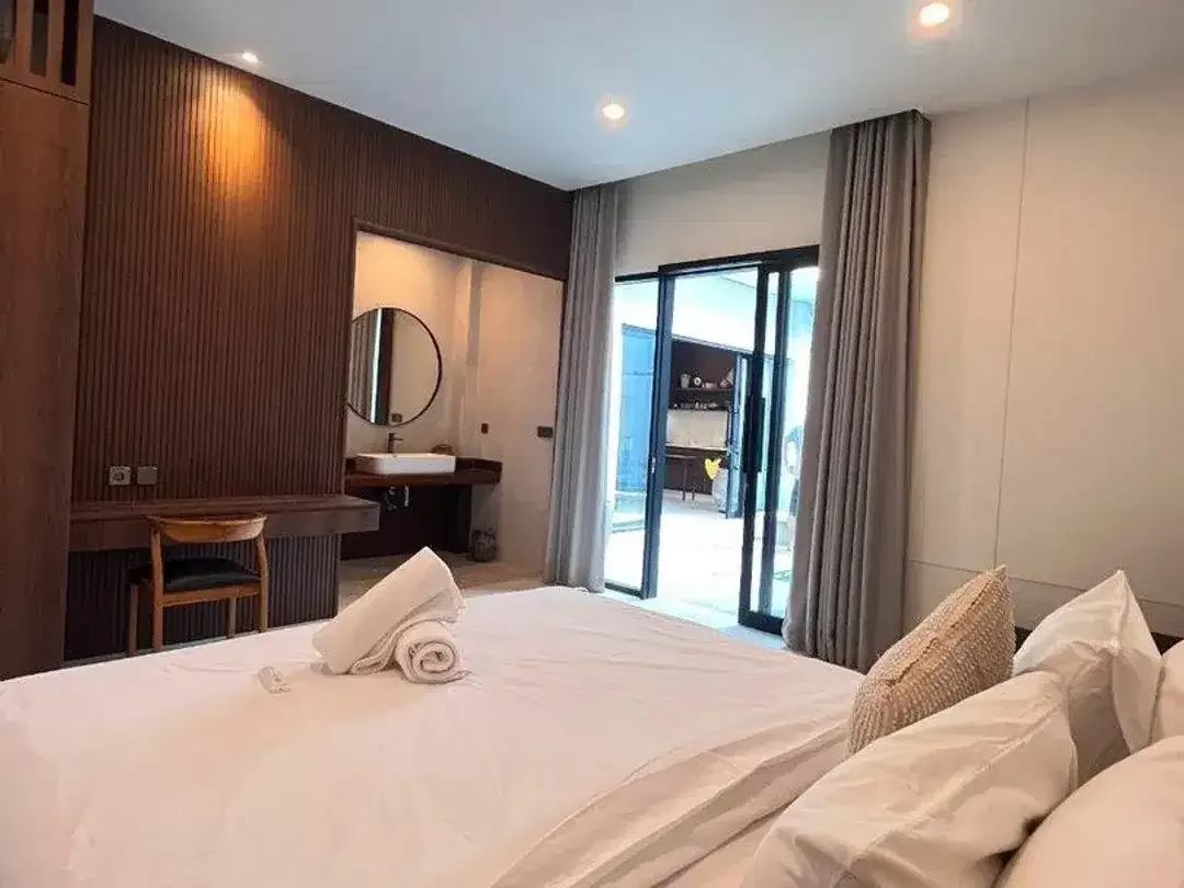 Villa 3 Bedroom Full Furnished Siap Huni Dijual, Area Seminyak - Image 5 of 10