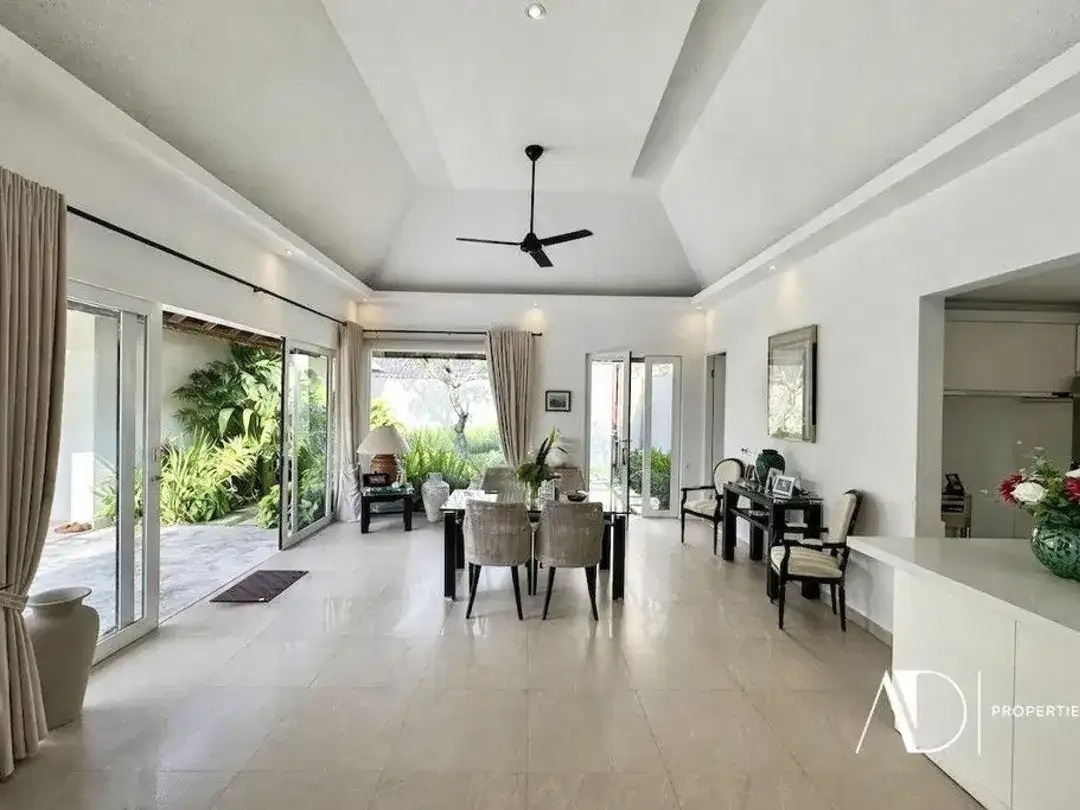 LEASEHOLD | TROPICAL 3-BEDROOM VILLA WITHIN A COMPLEX IN UMALAS BUMBAK - Image 9 of 10