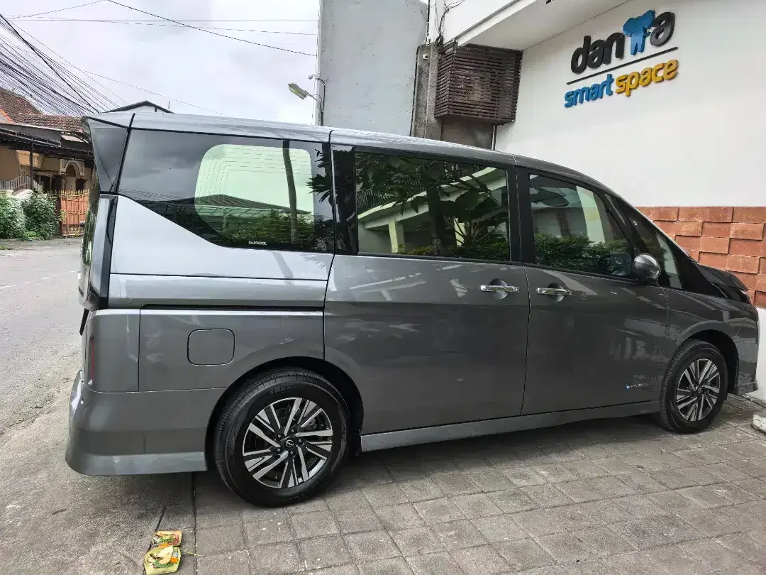 Nissan Serena E-Power 2024 - Image 6 of 8
