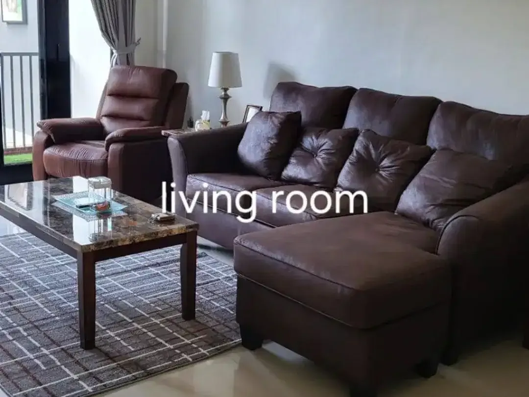 Dijual rumah 2 lantai semi villa Masih terawat baik dan siap huni - Image 1 of 8