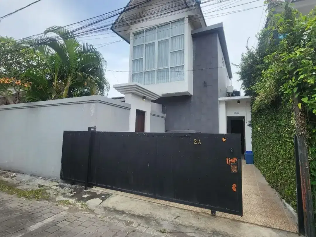 Villa disewakan berlokasi di area premium Berawa-Canggu. - Image 1 of 9