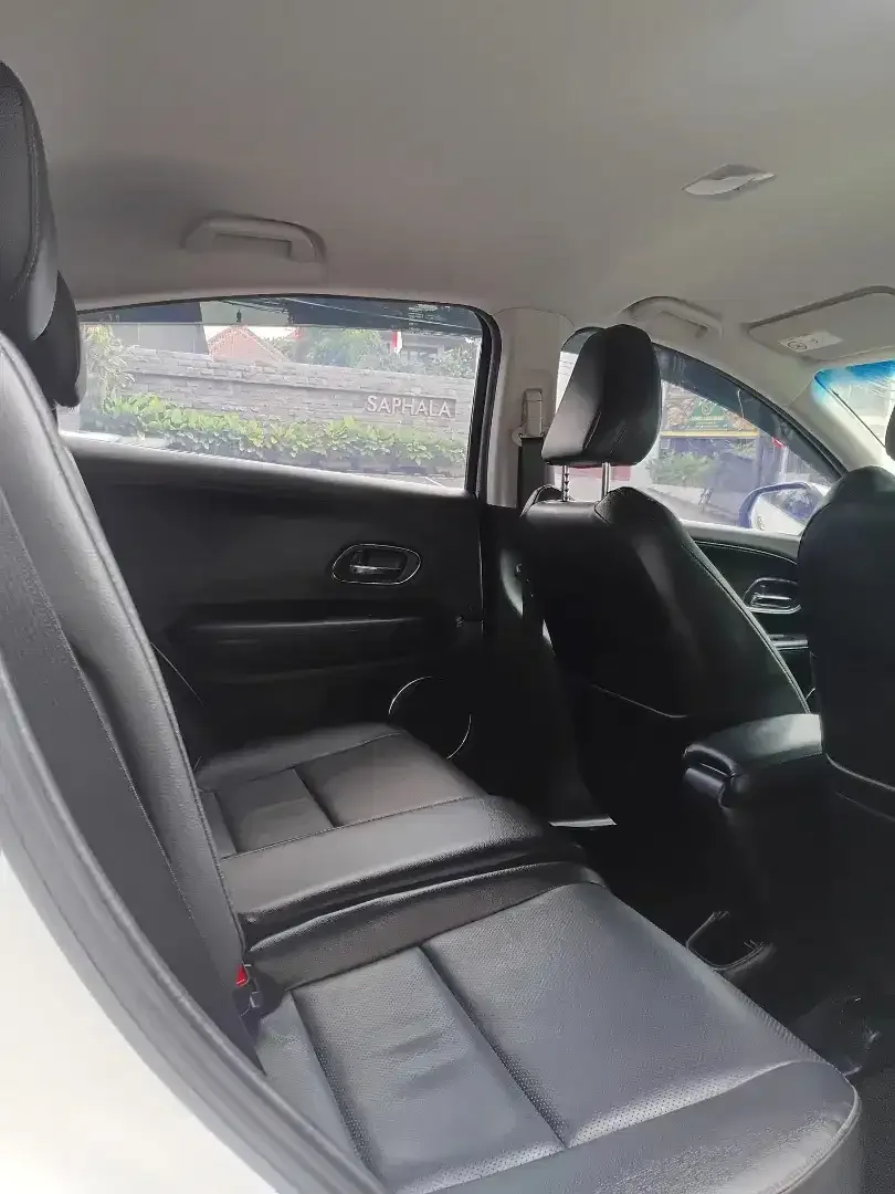 HONDA HR-V SE FACELIFT FULL VARIASI GANTENG ASLI BALI - Image 8 of 10