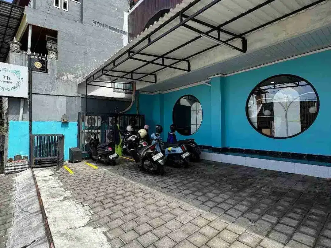 Gedung Komersial Kerobokan 3 Lantai Full Salon Aktif - Image 2 of 10