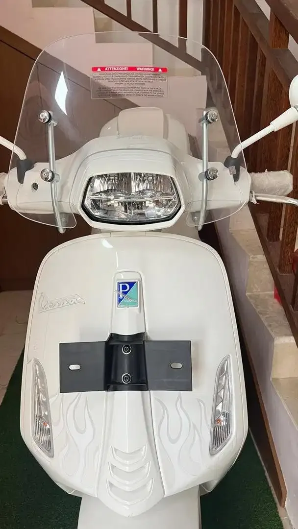 Vespa Justin. Bieber - Image 5 of 10