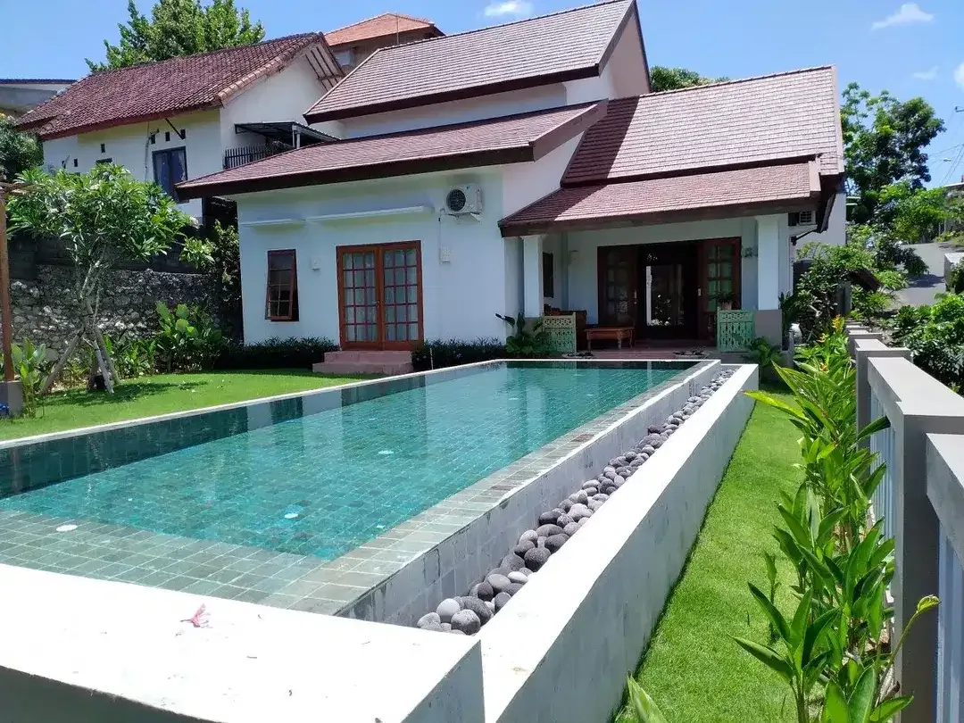 Villa 3 Bedrooms Taman Luas di Jl Taman Giri Jimbaran - Image 1 of 10