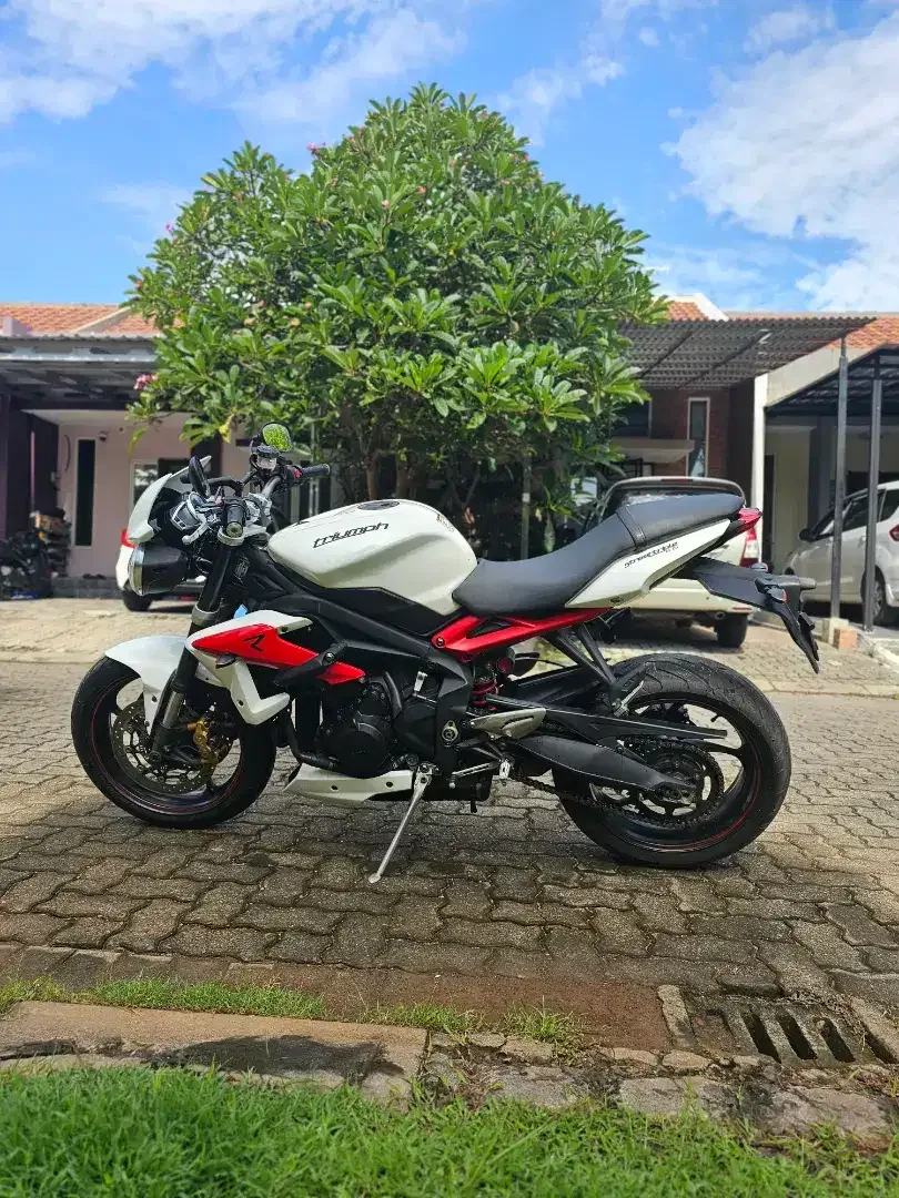 Triumph Street Triple 675R 2015, kondisi cakep, full mulus, noPR - Image 6 of 10