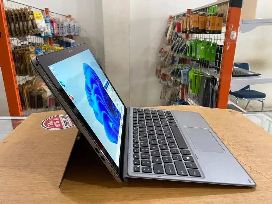DELL Latitude E7200 2in1 Core i5Gen8 Ram 8GB SSD 256GB Touchscren Slim - Image 7 of 10