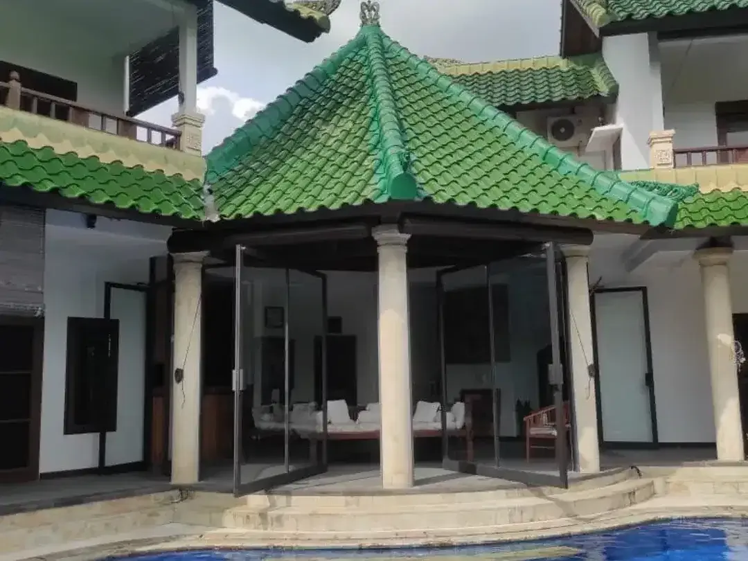 6 Bedroom Villa for sale in Berawa, Bali - Image 1 of 10