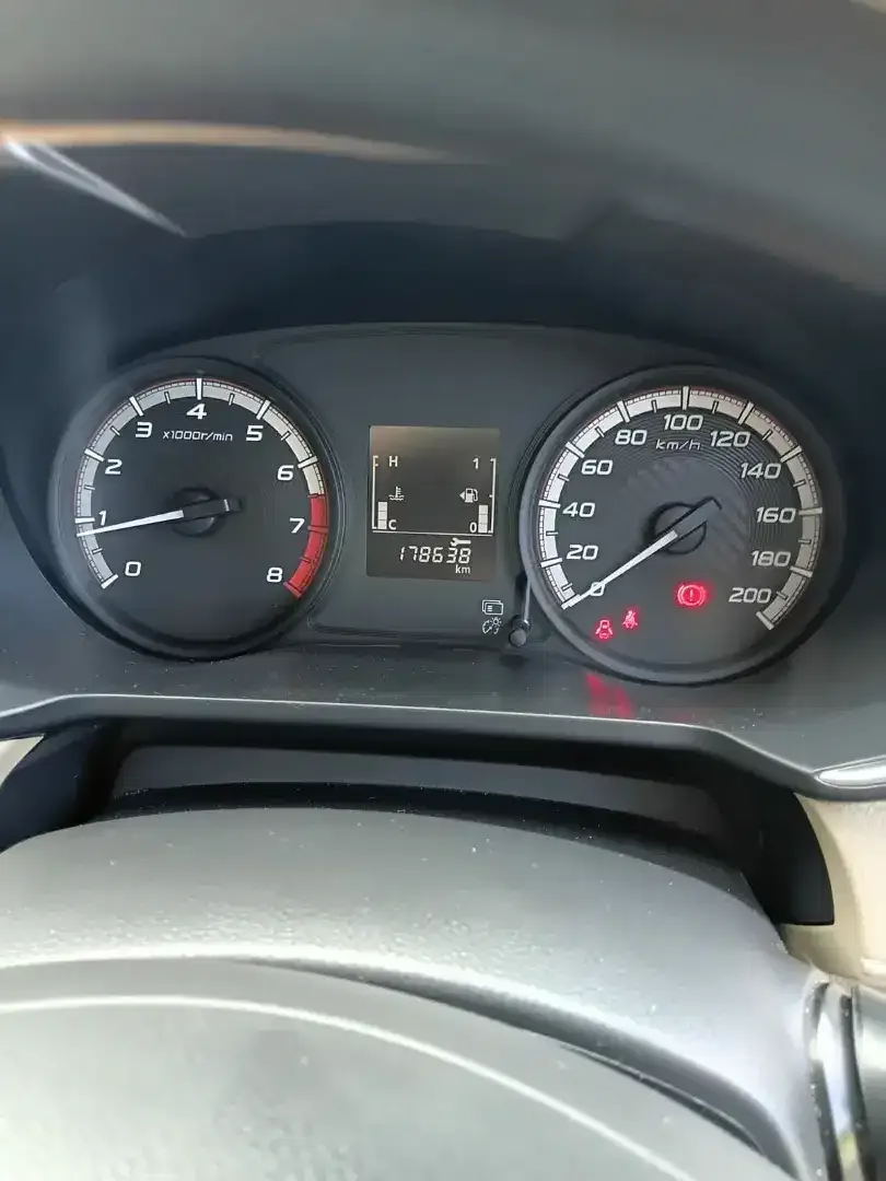 Mitsubishi Xpander GLS Manual 2019 Silver - Image 9 of 10