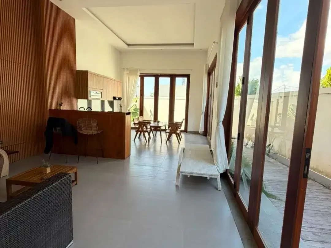 FOR SALE VILLA Berlokasi strategis di kawasan emas yang menghubungkan  Berawa, Batu Bolong, dan Batu Belig - Image 3 of 10