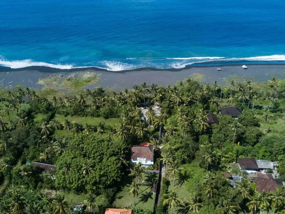 DIJUAL TANAH STRATEGIS PINGGIR PANTAI DI BALI - Image 5 of 10