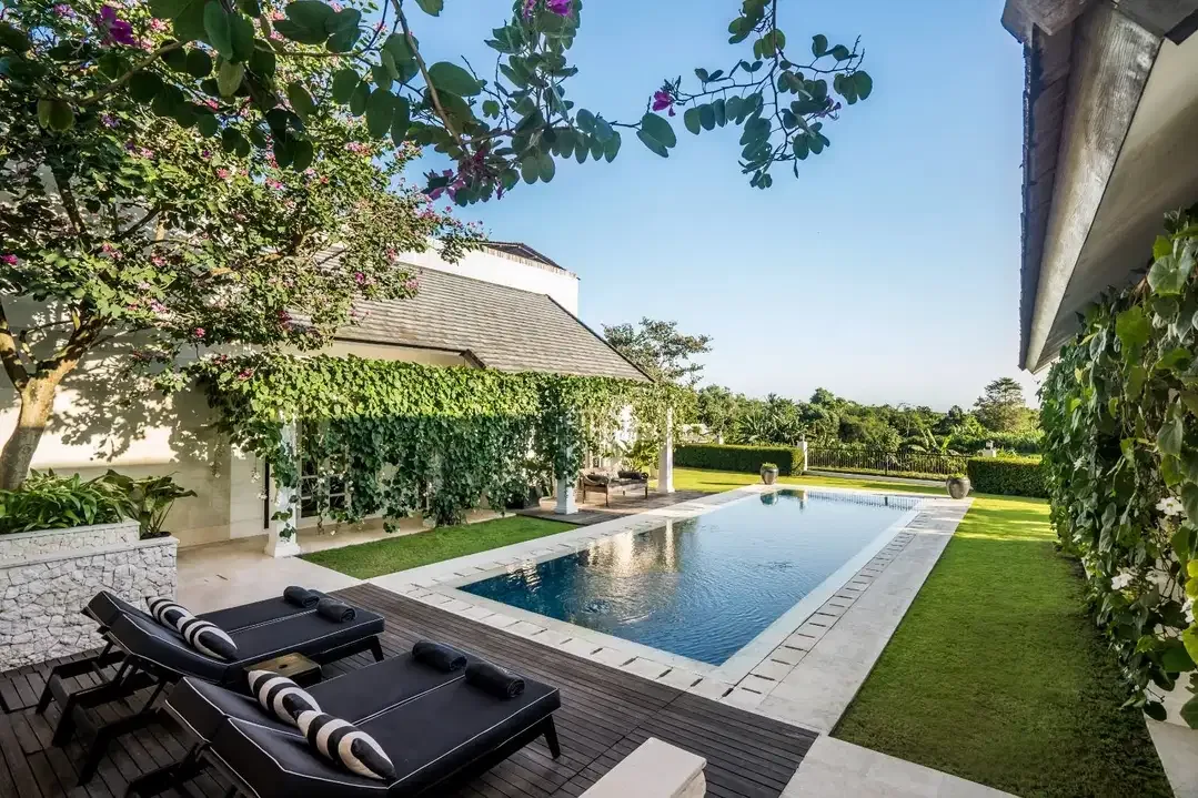 4 BEDROKMS VILLA EDOS IN TUMBAK BAYUH FOR RENT - Image 8 of 10