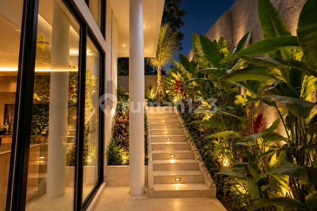 Dijual Villa dengan Suasana Tenang dan Pemandangan Rice Field/Hutan yang Indah di Kawasan Tegalalang, Gianyar. Memiliki Akses Mobil Langsung, Private Pool, serta Potensi Investasi yang Menarik untuk - Image 1 of 4