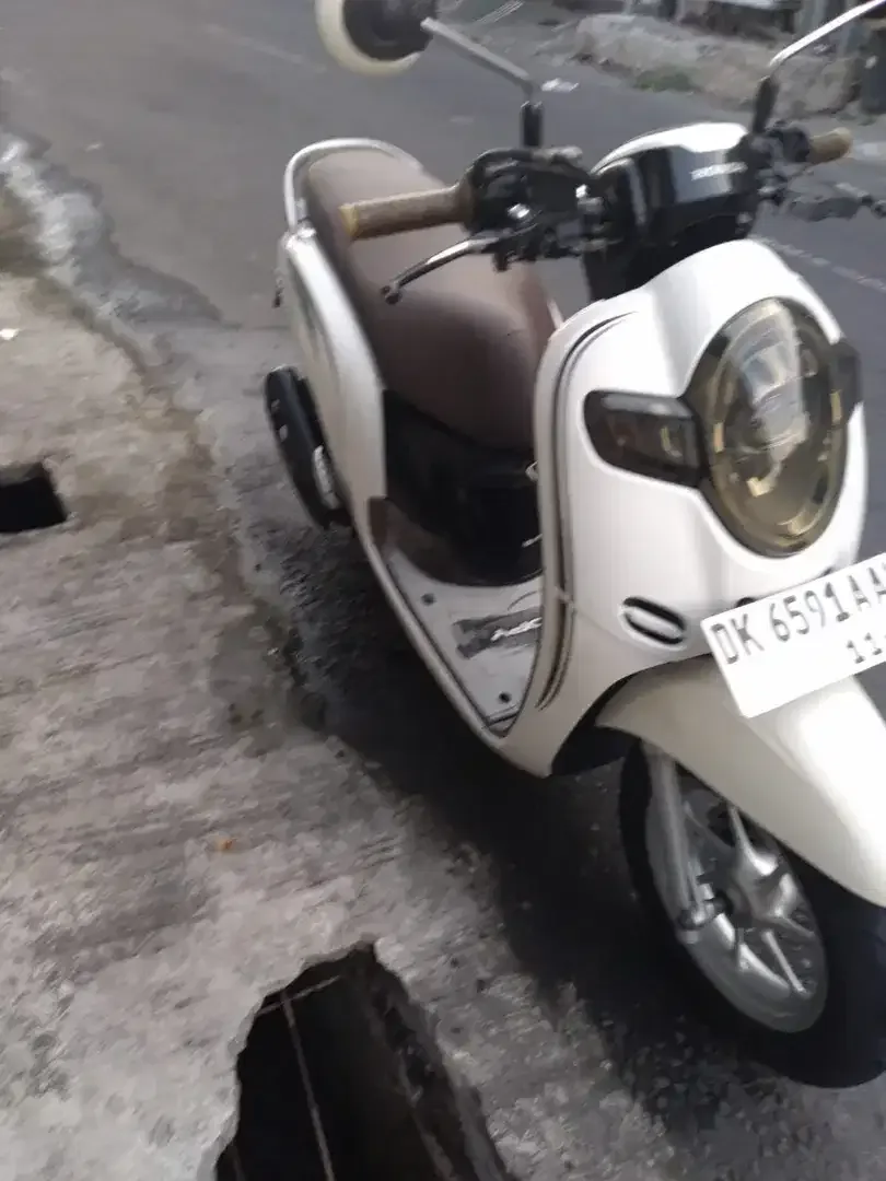 Scoopy fi tahun 2018 putih - Image 1 of 4