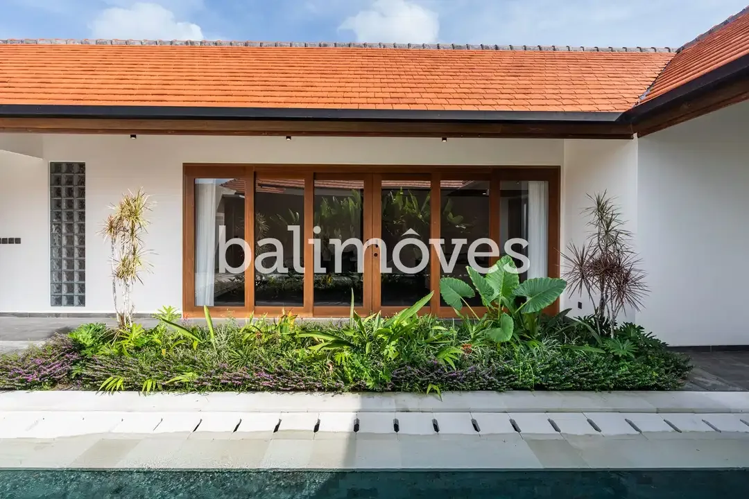 Vila Baru Yang Cantik Tiga Kamar Tidur Di Kompleks Tepi Pantai Sanur - Image 2 of 10