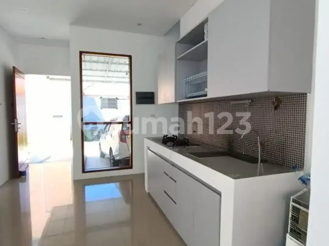 Villa Sejuk dan Tenang Cocok untuk Hunian Bersama Keluarga - Image 2 of 10