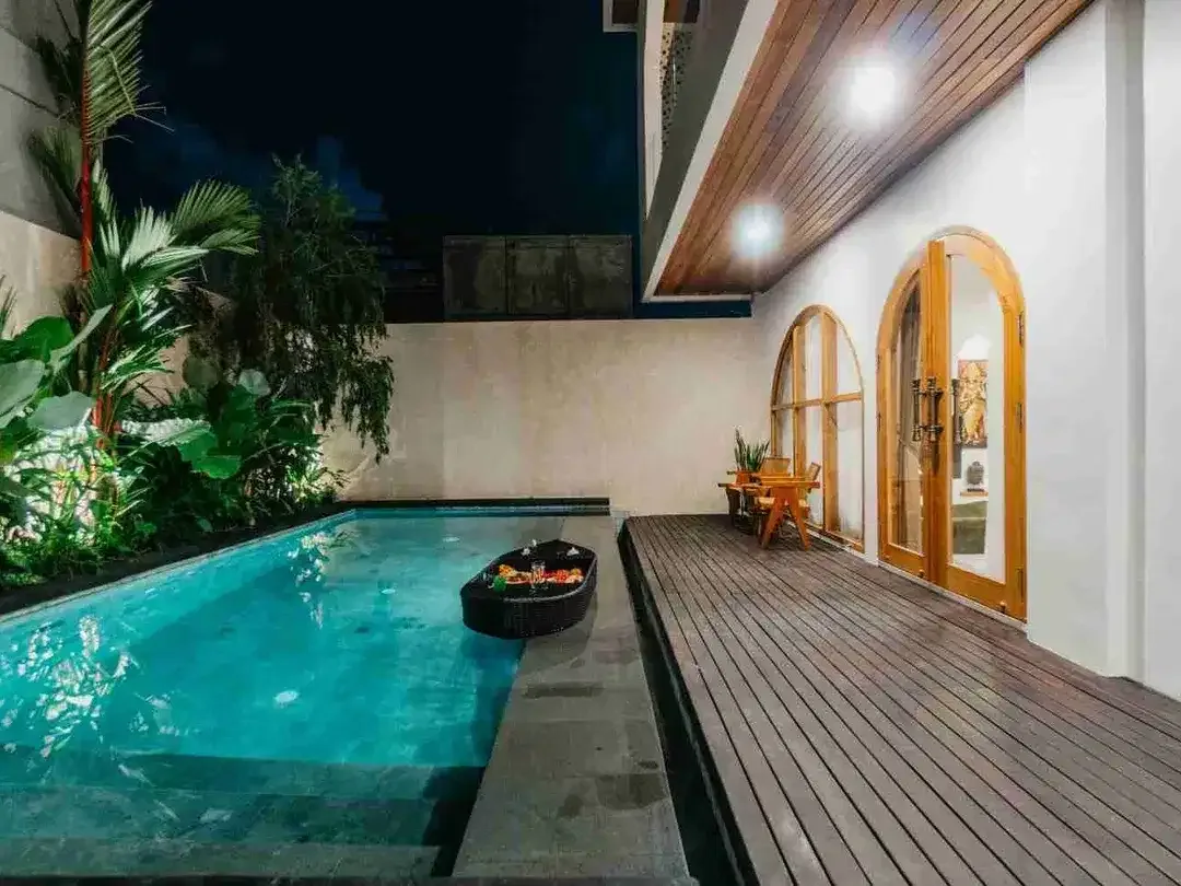 dijual villa baru lantai 3 lokasi kerobokan - Image 1 of 10