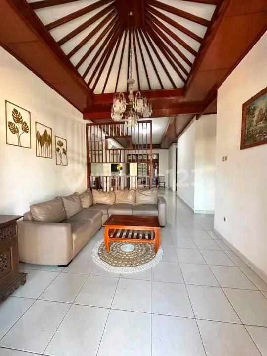 Rumah Luas 4 Kamar Tidur Semi Furnished Denpasar Barat - Image 3 of 4