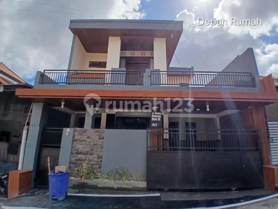 Disewakan Harian/Bulanan Rumah 2 Lantai Lokasi di Taman Griya, Jimbaran - Image 1 of 4