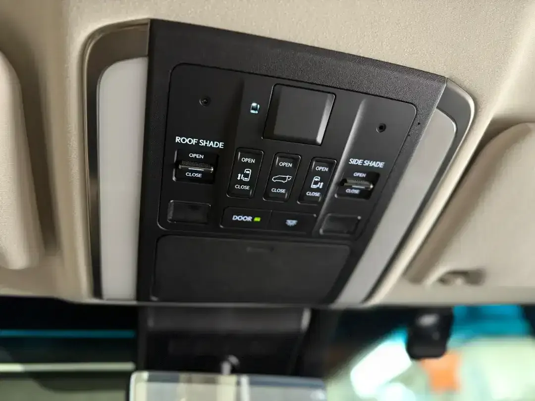 Lexus LM 350 Hybrid 7 Seater 2024 - Image 7 of 10