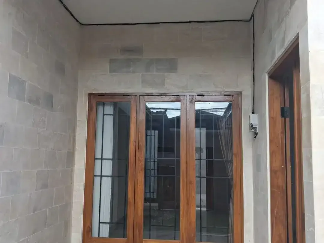 FOR RENT UNIT BARU RUMAH STARTEGIS DEKAT DENGAN PUSAT KOTA RENON - Image 3 of 9