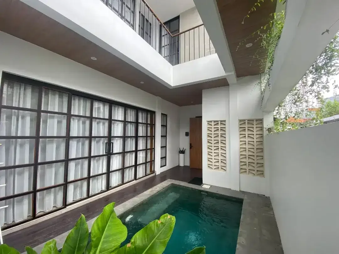 EXCLUSIVE BERAWA CANGGU VILLA ENCLOSED LIVING READY NOW - Image 2 of 10
