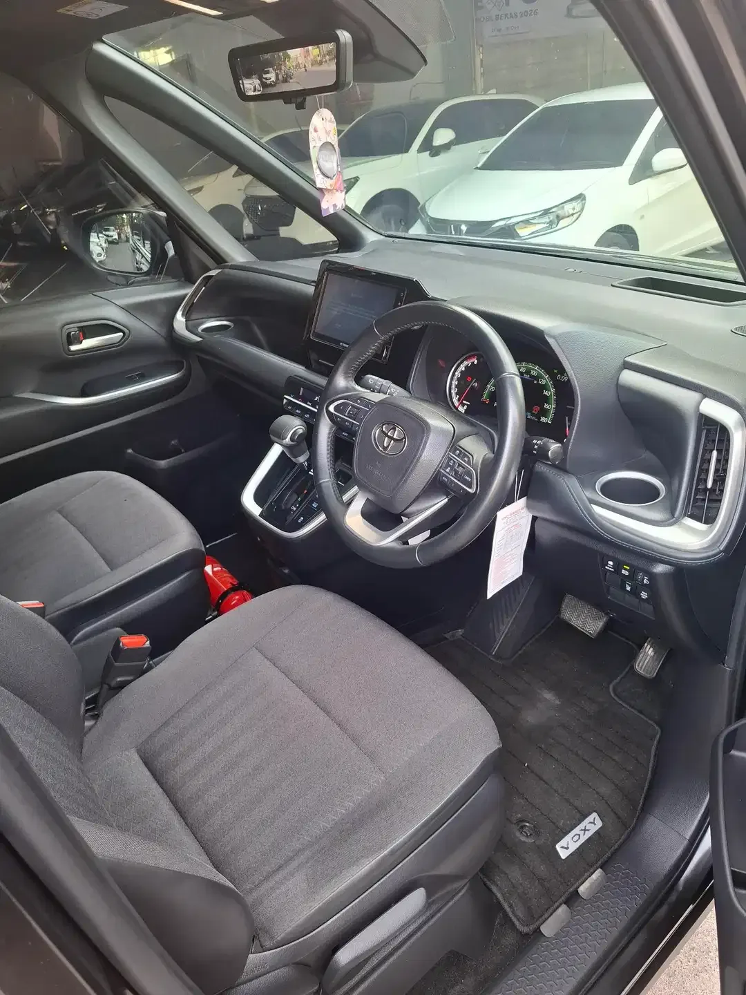 TOYOTA VOXY 2.0 Hitam - Image 5 of 6