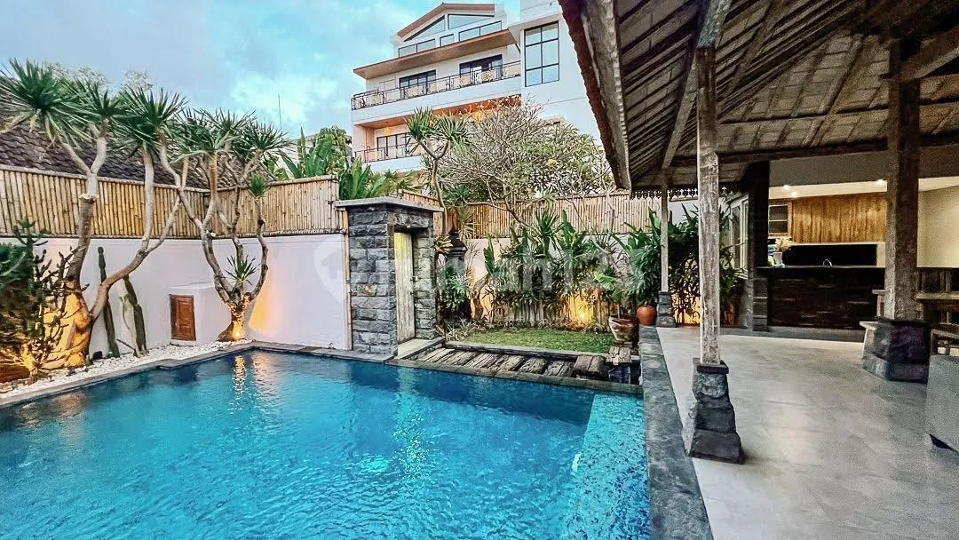 Villa Model Joglo dengan Kolam Renang Strategis di Tibubeneng - Image 2 of 4