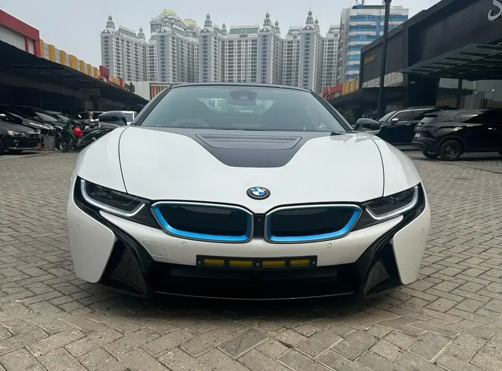 Bmw i8 Roadster - Image 1 of 10