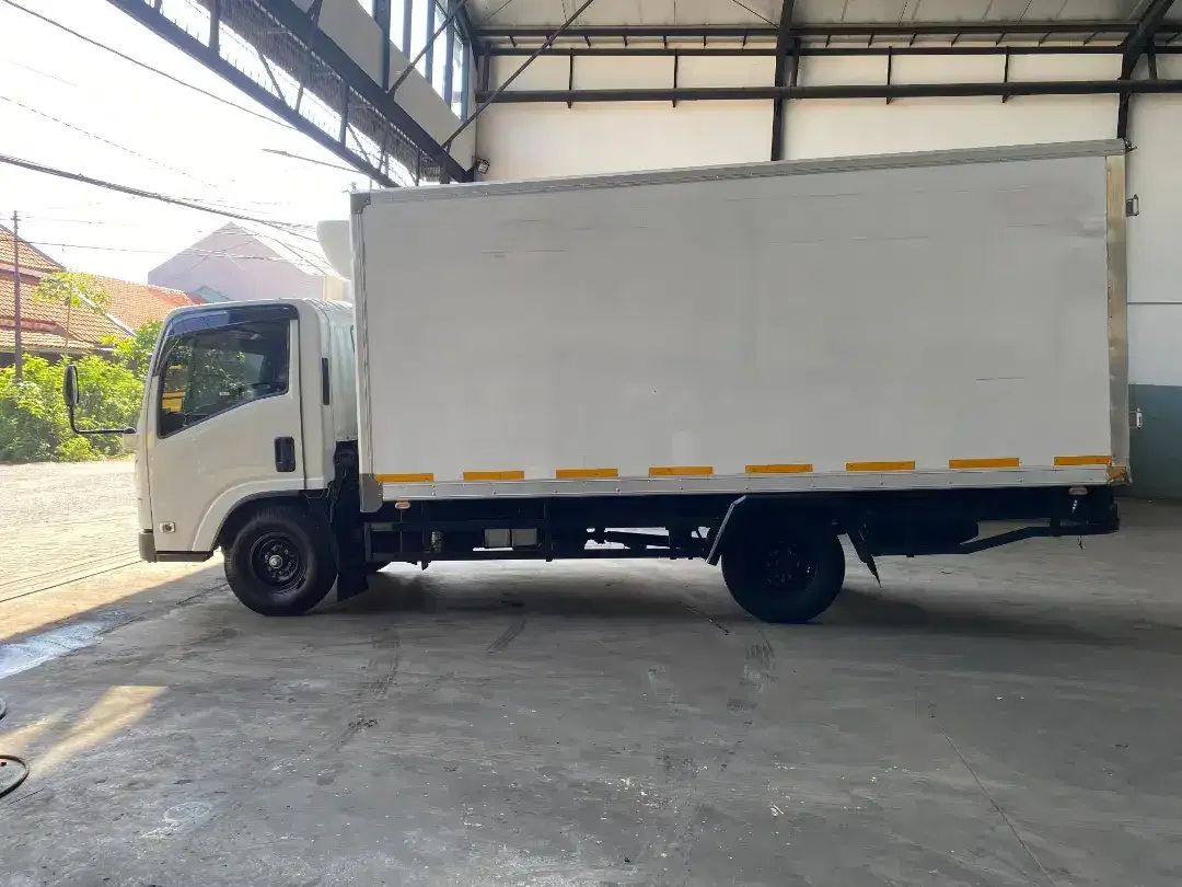 Truk ELF 4rdLong Th2025 Box Pendingin - Image 10 of 10