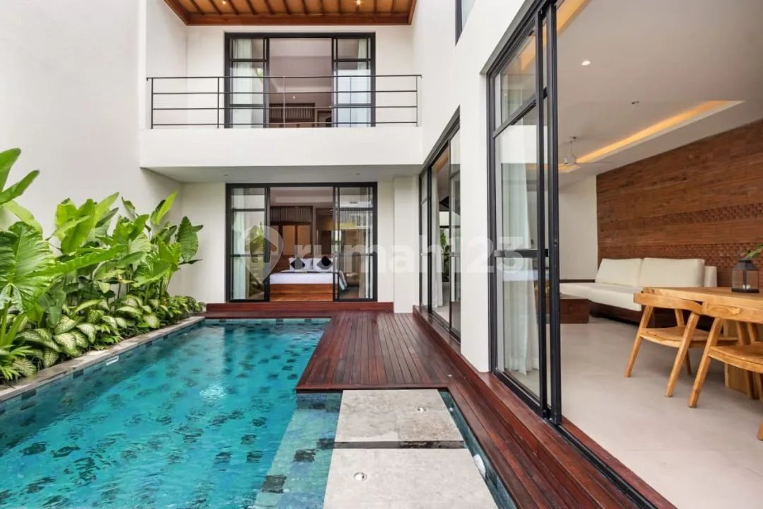 Modern Villa Central Berawa Canggu - 3 Bedrooms 200M2 - Image 2 of 4