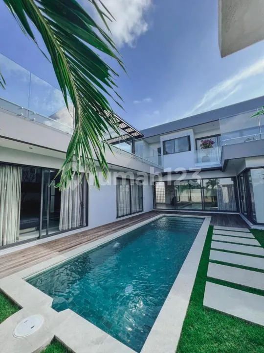 For Sale - High-End 3-Bedroom Villa In Ungasan With Harbour & Gwk View - Image 1 of 4