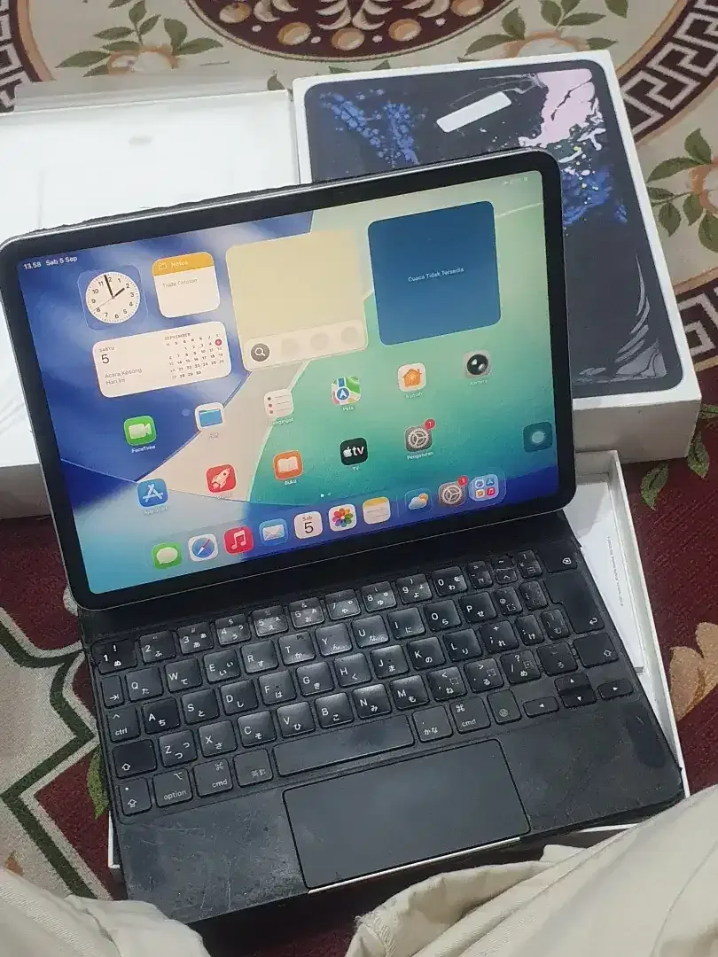 Ipad Pro + Keyboard 11 inch Wifi Cell iBox Resmi - Image 1 of 5