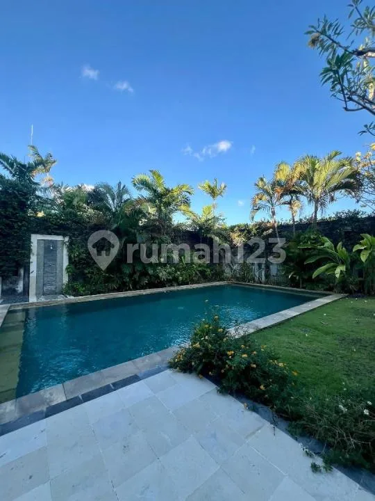 Newly Renovated Spacious 5 Bedroom Villa Umalas - Image 2 of 4