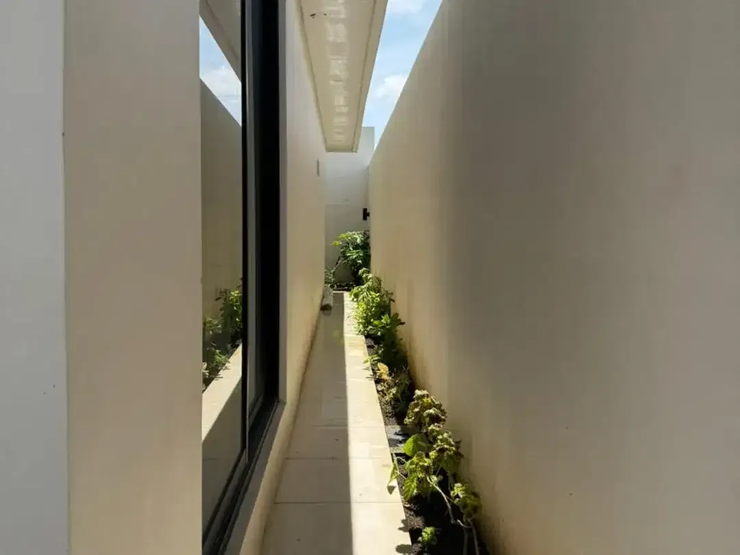 RUMAH SEMI VILLA SANGAT NYAMAN 3BR DEKAT PANTAI LIMA CANGGU BALI - Image 2 of 10