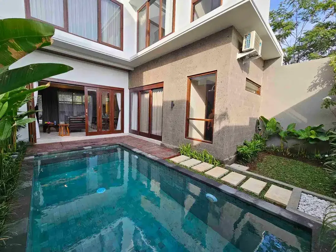 VILLA RESIDENCE SIAP HUNI, FULLY FURNISHED, LOKASI KAWASAN ELIT - Image 8 of 10