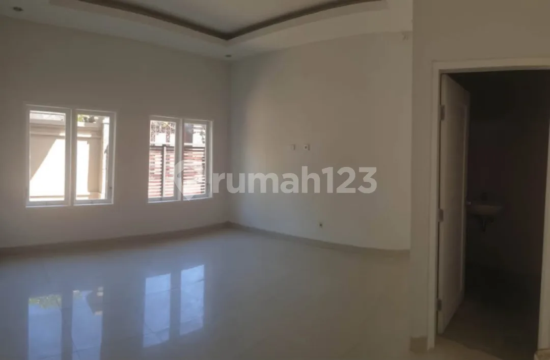 Siap Huni Rumah 5 Kamar SHM IMB Lengkap di Renon Cn - Image 3 of 4