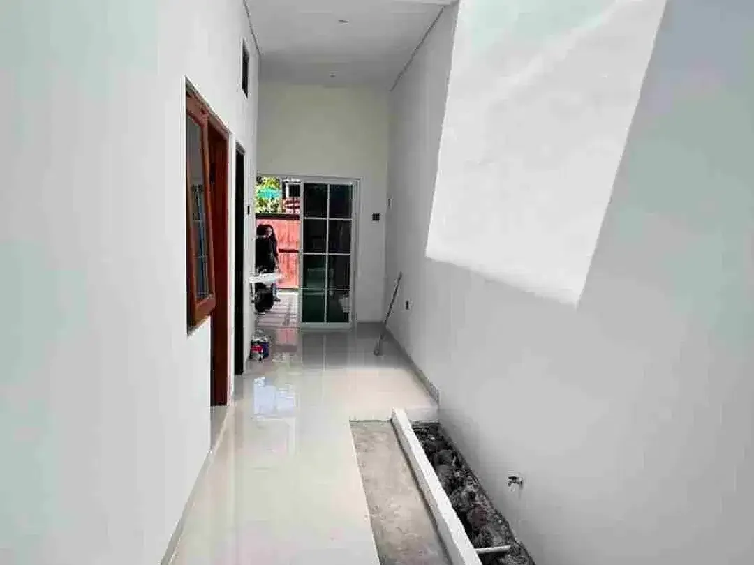 Di sewakan rumah semi furnished area pusat kota renon Denpasar. Minimal sewa 2 th. - Image 6 of 10
