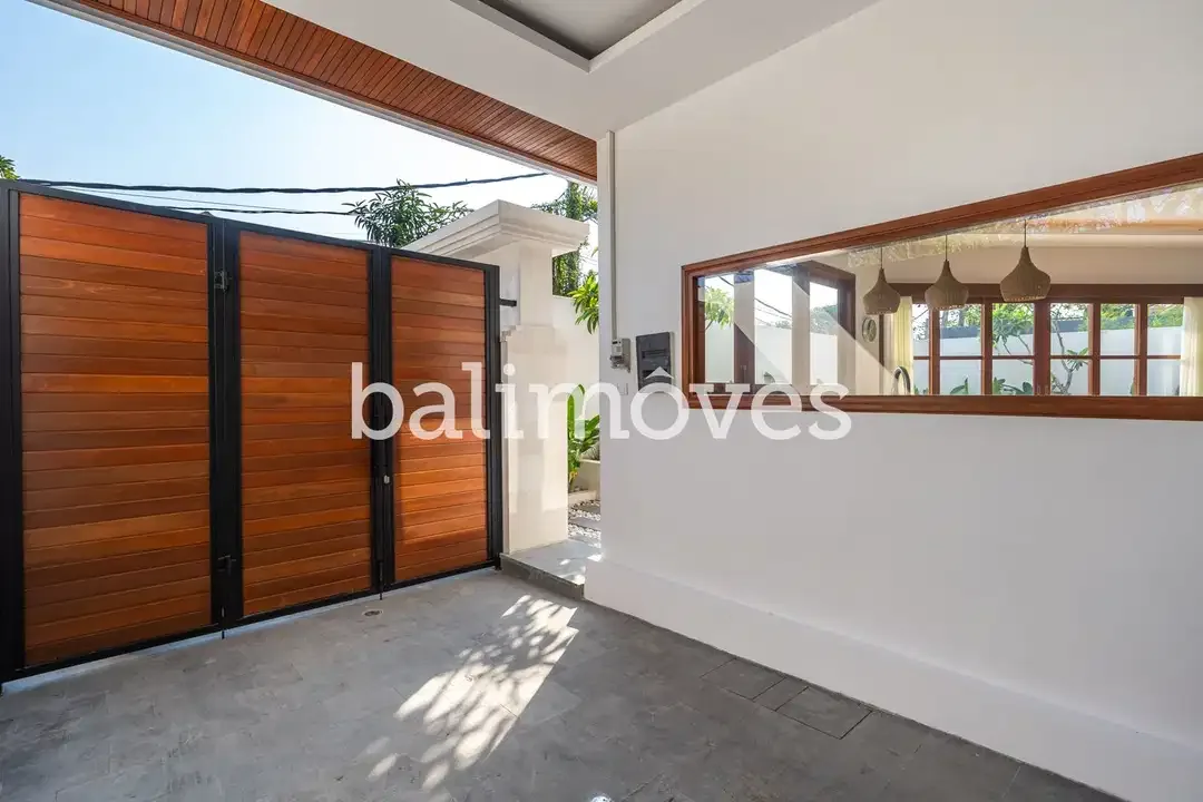 Vila Tiga Kamar Tidur Cantik Yang Strategis Di Tepi Pantai Sanur - Image 6 of 10