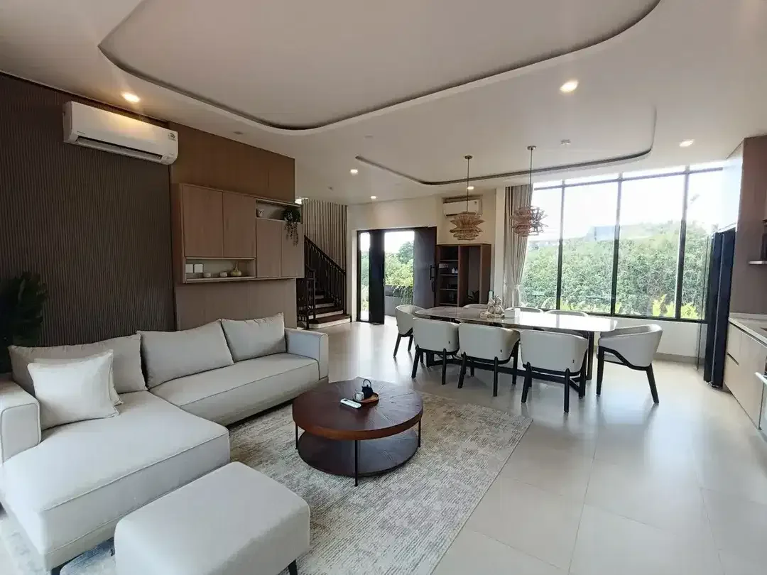 Hanya Satu Satunya di Bali! Vila Mewah Tepat di Tepi Lapangan New Kuta Golf dan Lake View! - Image 4 of 10