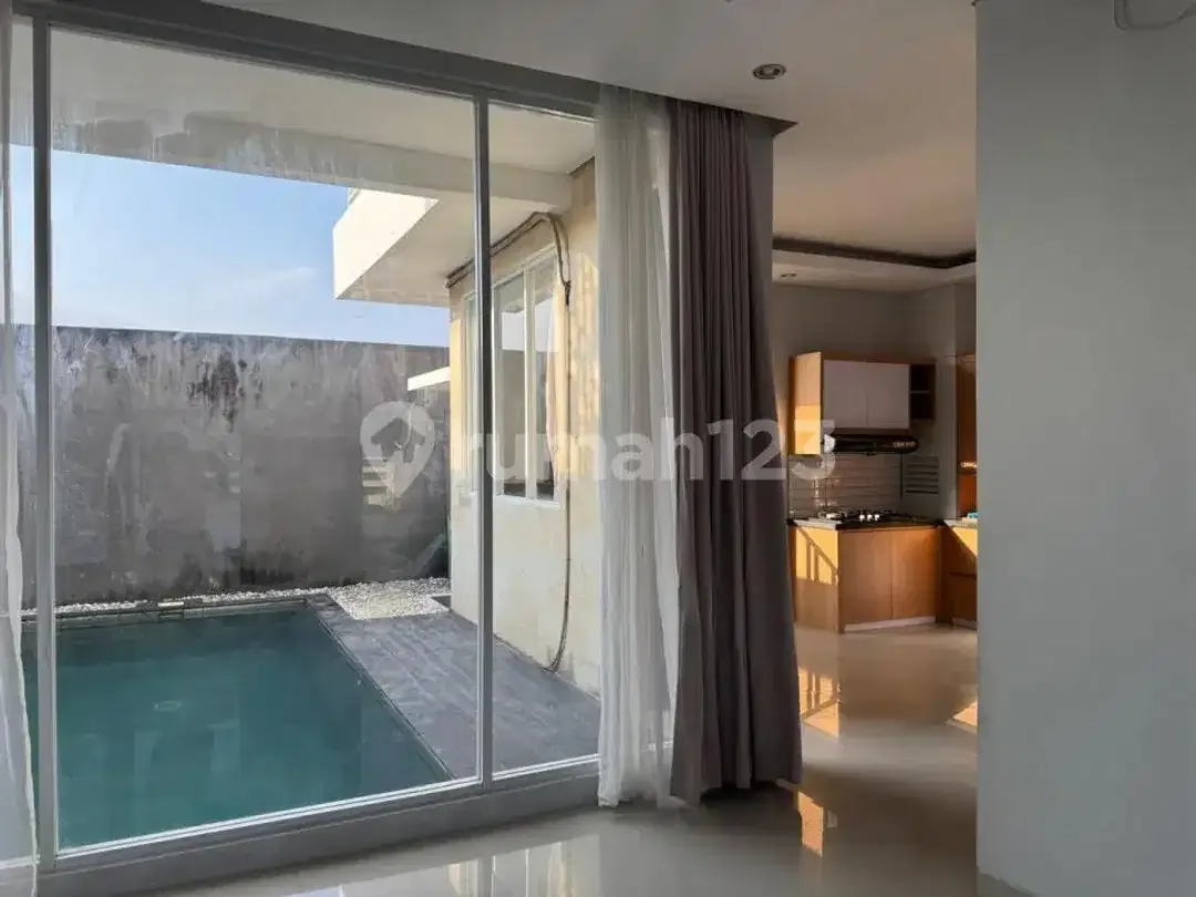 Dijual Villa Mewah Semi Furnished di Nusa Dua Bali - Image 4 of 10