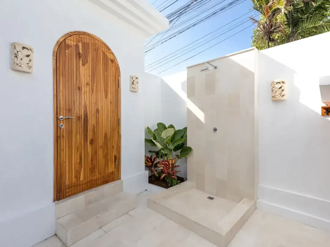 Leasehold - Stylish 2-Bedroom Villa in Seminyak (bordering Denpasar), Bali - Attractive Investment Opportunity - Image 8 of 10